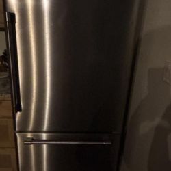 Stainless Steel Maytag Refrigerator / Freezer With Ice Maker Never Used 2 Years Old Good Condition
