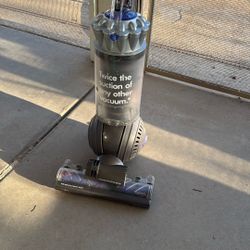 Dyson DC65 Vacuum Cleaner- Great Shape 