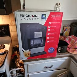 FRIGIDAIRE GALLERY ICE MAKER 