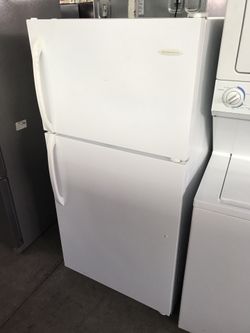 APARTMENT SIZE REFRIGERATOR MADE BY FRIGIDAIRE-28" wide 60" height