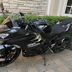 22 Kawasaki Ninja 400 ABS