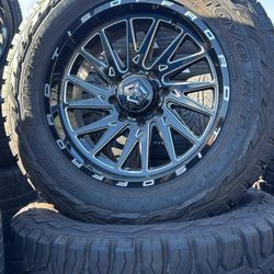 WHEELS TIS 22x10 CHEVY HD GMC HD 8x180