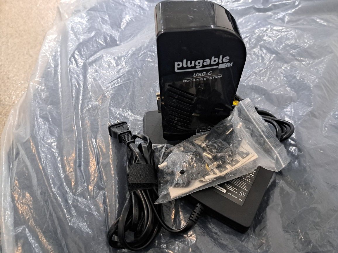 DOCKING STATION PLUGABLE USB C PLUS POWER ADAPTER