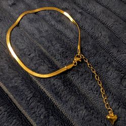 Gold Bracelet with heart charm accent