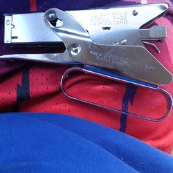 Arrow fastener P -22