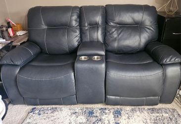 Power Reclining Console Loveseat w/Power Headrest
