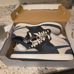Size 10 Nike Dunks