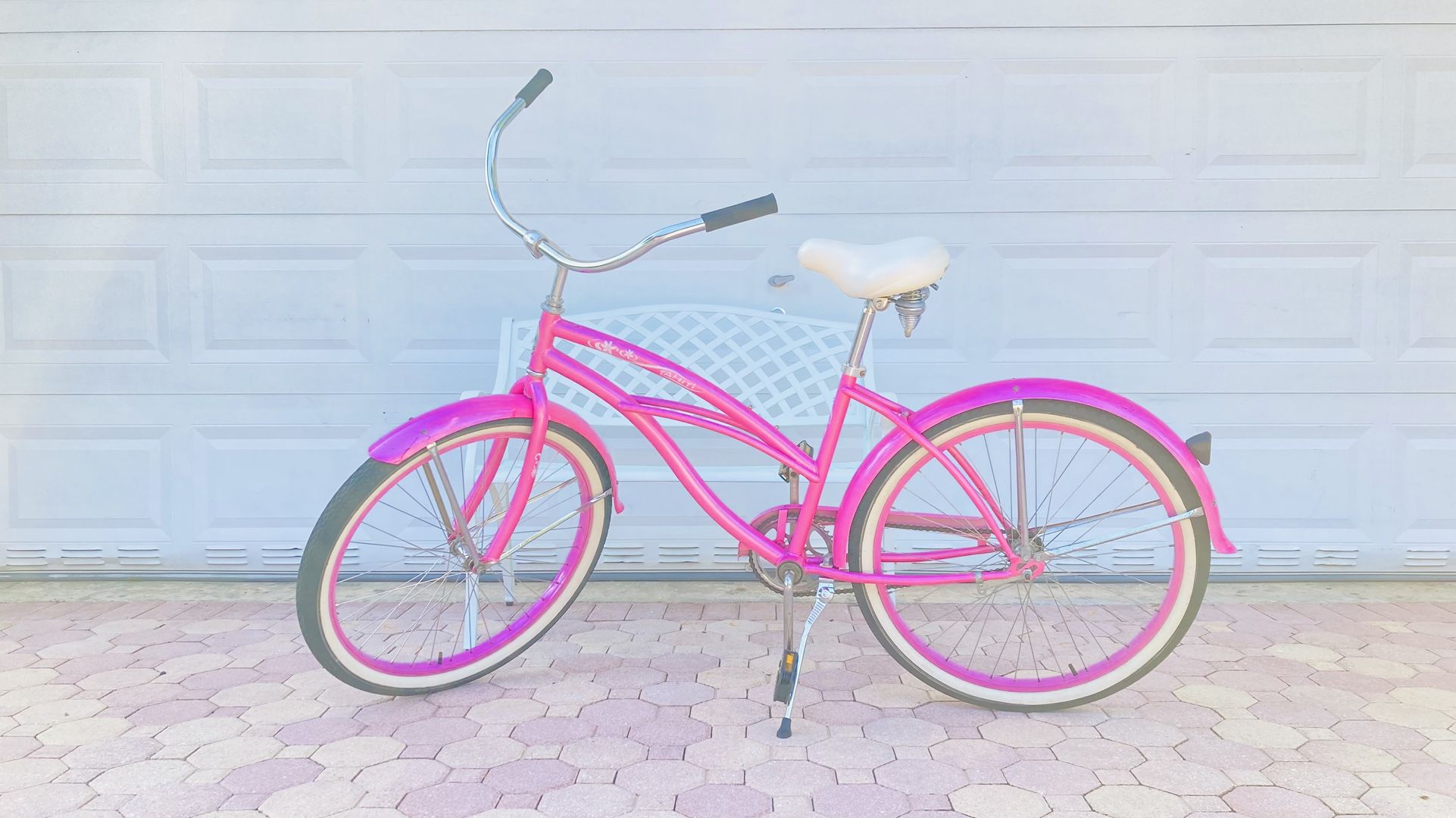 Beach Cruiser Bicycle - Bubblegum Pink