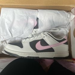 Size 7.5 Women’s Shoes 