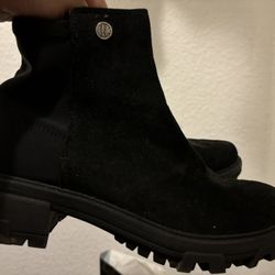 WOMEN'S BOOTS