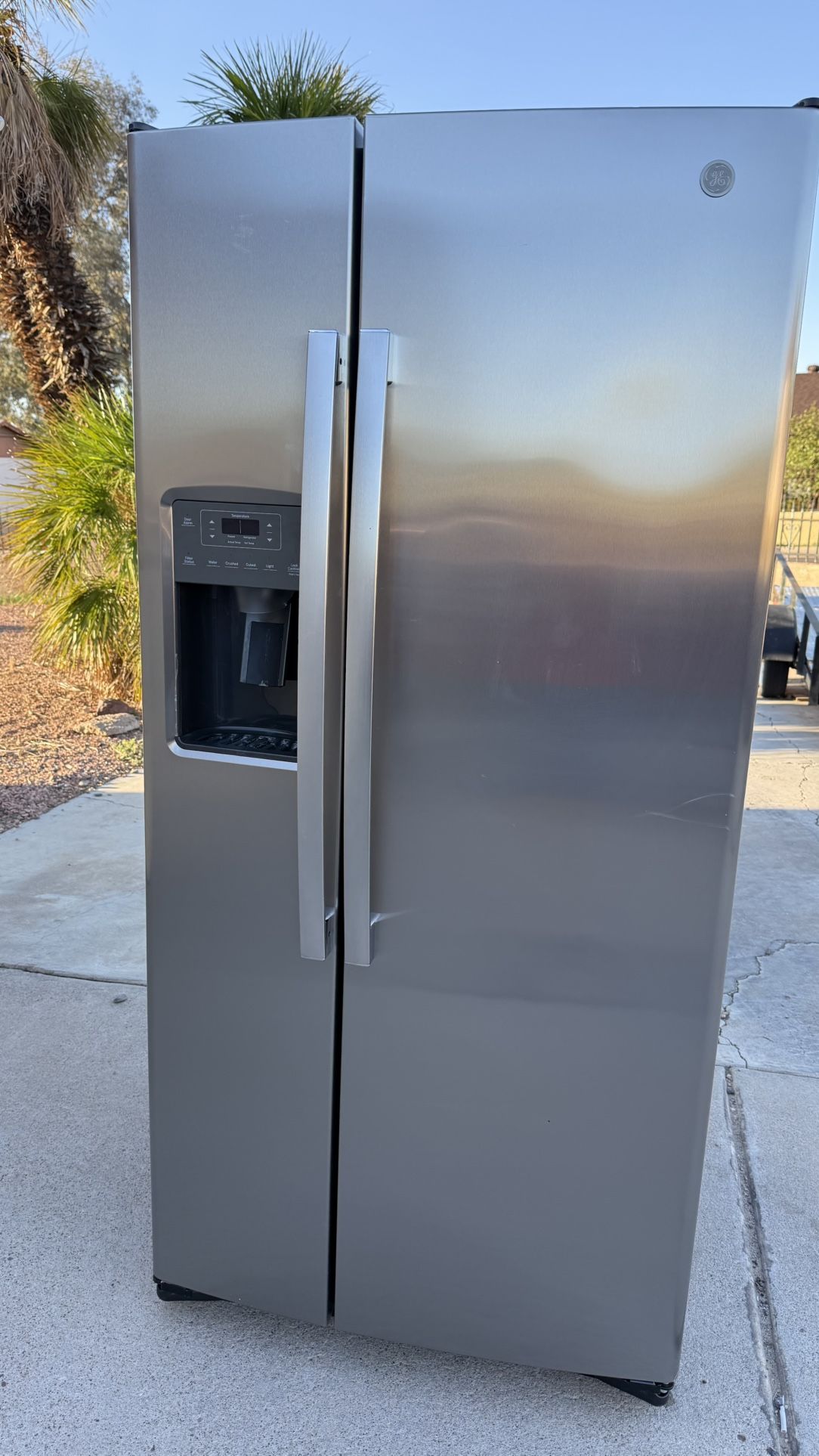 REFRIGERATOR GE 33 WIDE STAINLESS STEEL