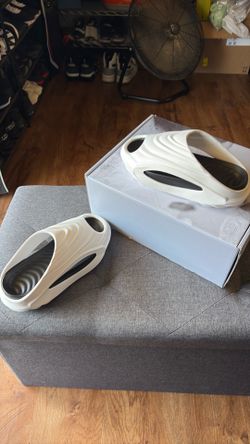 Slides for men or women