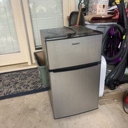 Mini fridge( with freezer )  for sale !