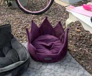 Nandog Crown-Shaped Pet Bed Purple Velvet