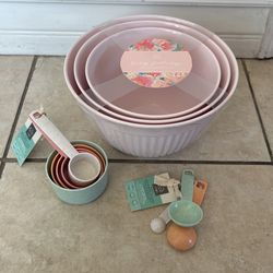 New With Tags - Baking Gift Set
