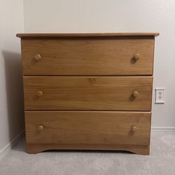 Wooden 3-drawer dresser