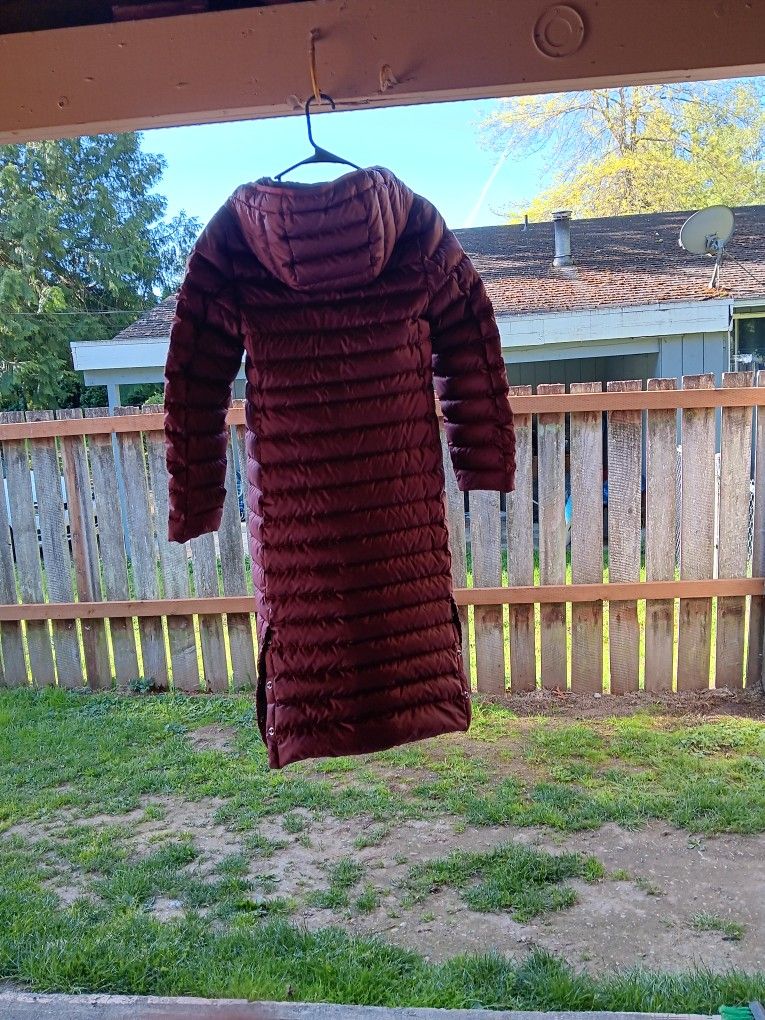 Lady's coach long Dawn burgundy color with hood coat size XS brand new