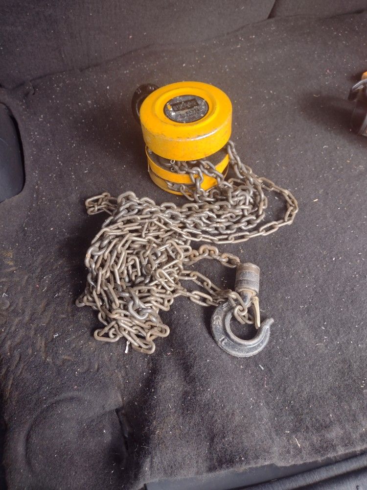 REESE Tow power 1 Ton Chain Hoist (contact info removed)