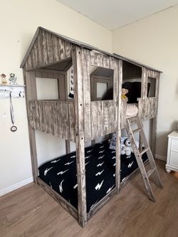 House twin bunk bed