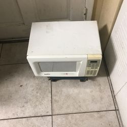 Small Microwave  Goald Star