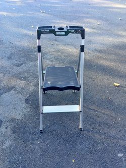 Gorilla Ladders Easy Reach Aluminum 2-Step Ladder