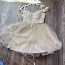 champagne  hoco / quince dama dress , only used once size xs