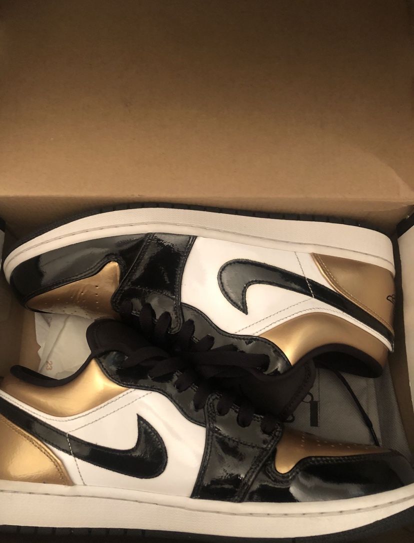 Nike Air Jordan 1 Retro Low “Gold Toe” Size 10.5