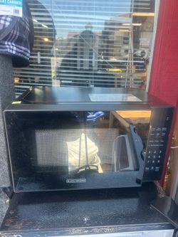 Black+Decker countertop microwave