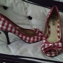 Ladies Heels Size 7.5