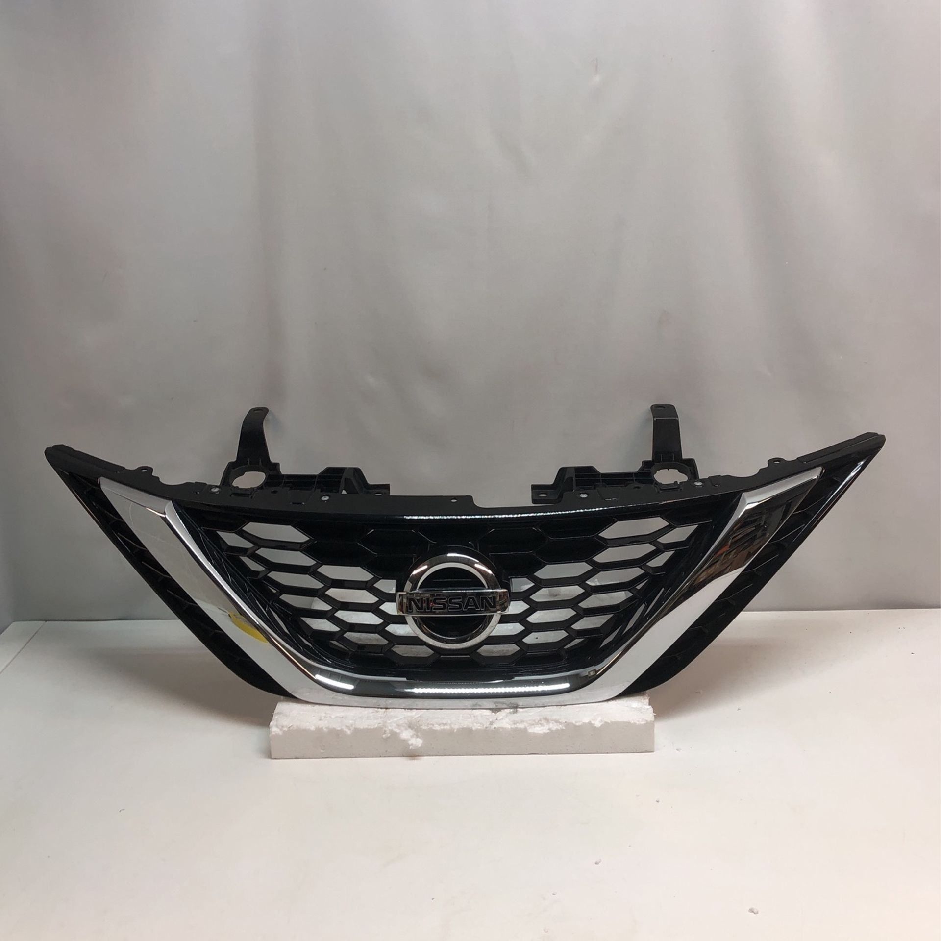 2016-2018 Nissan Sentra Grille OEM