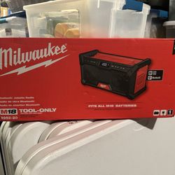 Milwaukee Bluetooth Radio