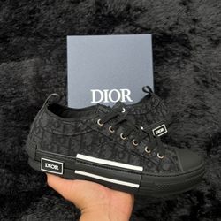 Dior B23
