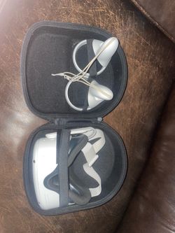 Oculus quest two  with case and controllers