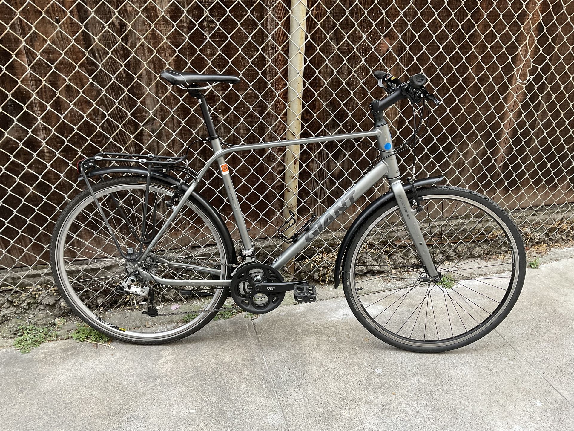 Giant Escape XL City hybrid with removable rear rack - great all-round bike - READ description