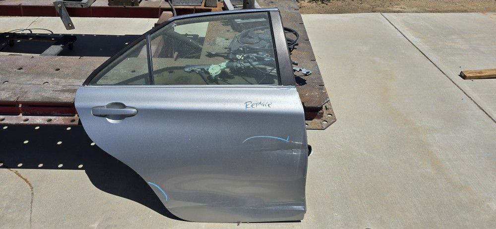 2015-2017 TOYOTA CAMRY PASSENGER REAR DOOR SHELL
