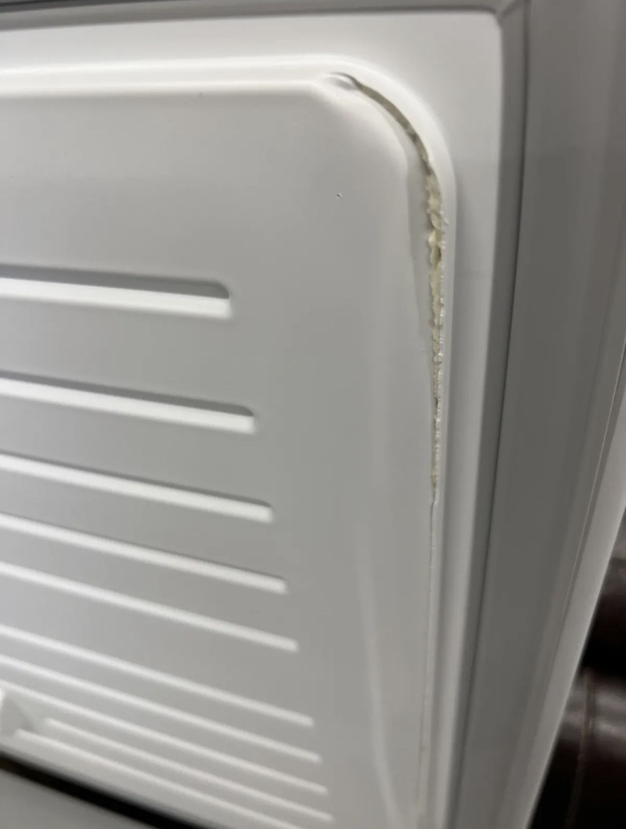 Midea 7.0 cu ft Chest Freezer with Interior LED Light, MRC07M7AWW Used