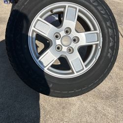 Good Year P245/65R17 (4 Tires With Rims )