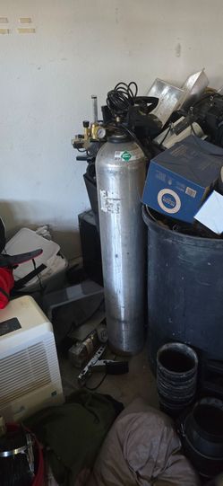 CO2 Tank with Regulator