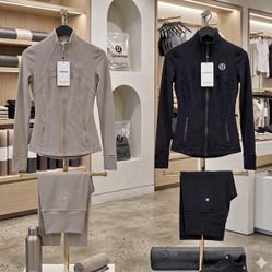 Lululemon Sets Sizes Available 