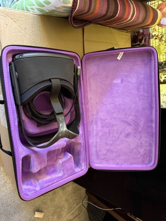 Oculus Quest with Carrying Case
