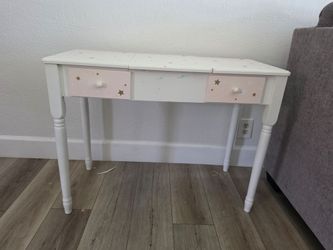 Little girl vanity