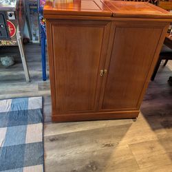 Expandable Wooden Bar Cabinet with Wine Storage