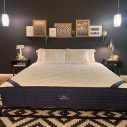 DreamCloud Classic Luxury King Mattress - LIKE NEW 
