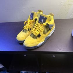 Jordan 4 Lightning Size 9.5
