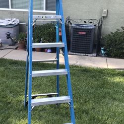 Werner 6’ fiberglass non-conductive 250 lbs capacity ladder