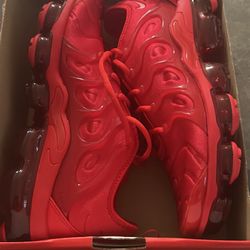 Nike Air Vapormax Plus, Color Red Size: 9.5
