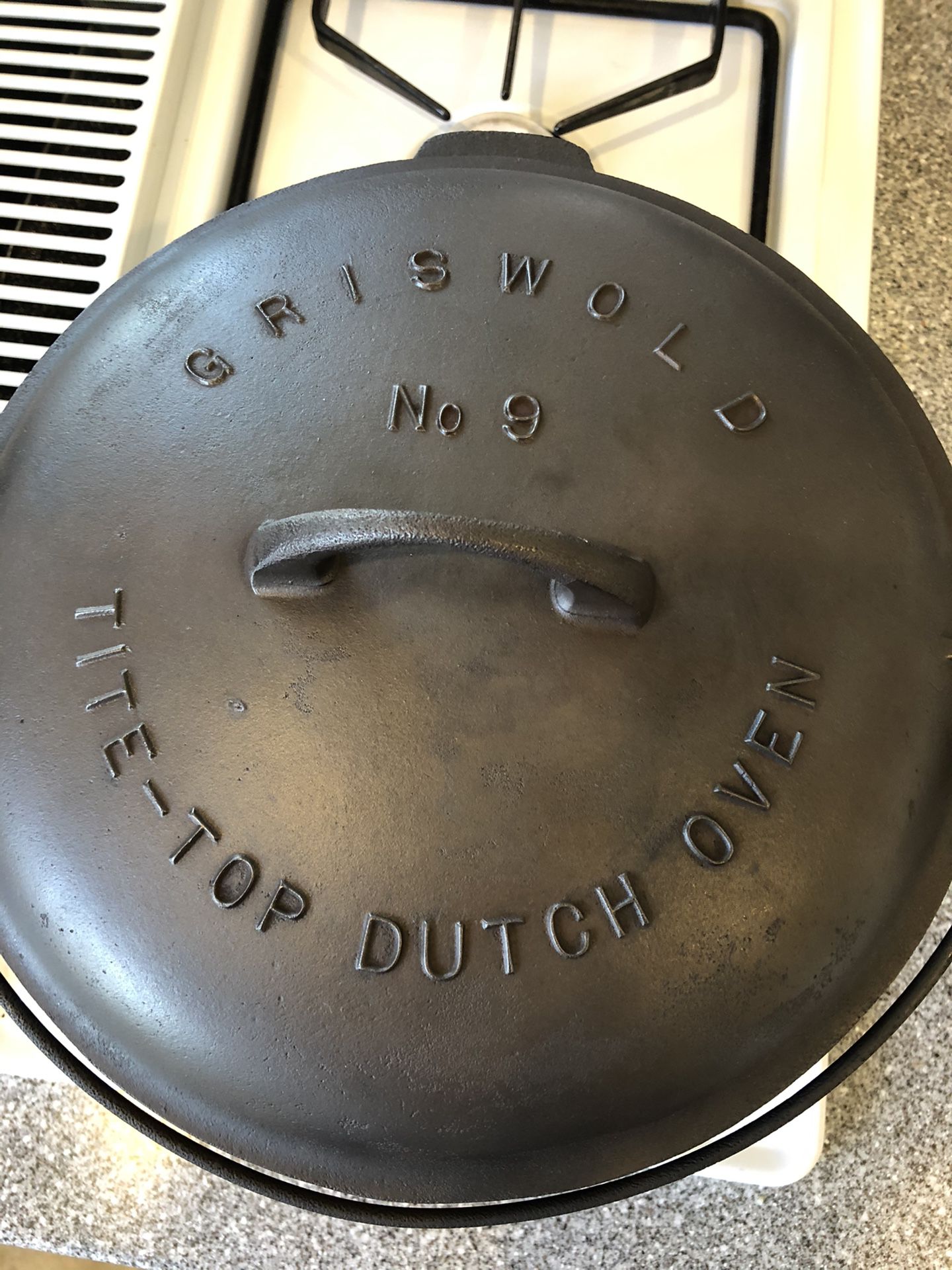 Griswold cast iron Dutch oven #9