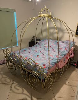 Disney Princess Carriage Bed Frame FULL SIZE