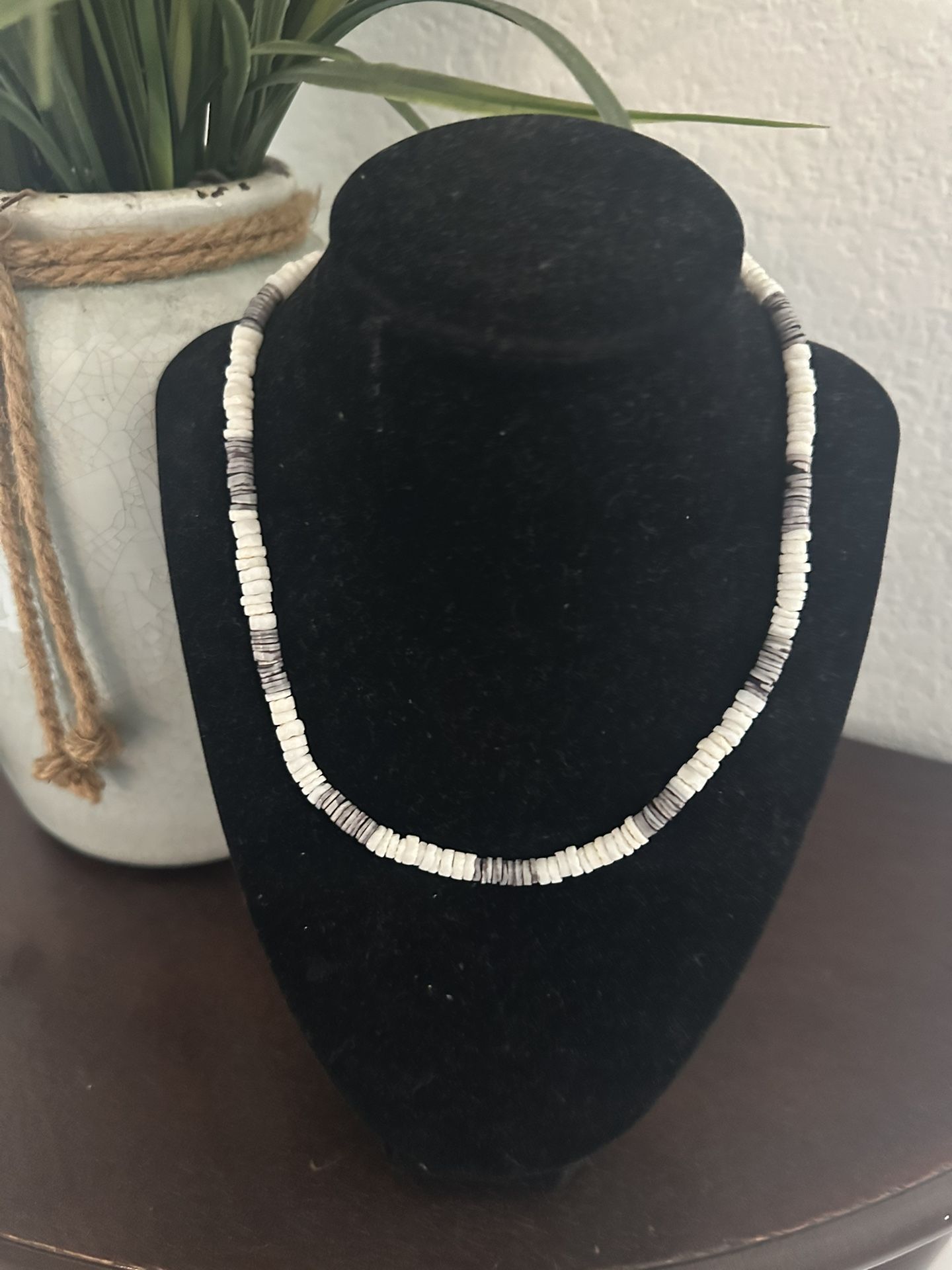 Grey/white Heishi Shell Choker Necklace, No Holds, Trades Or Deliveries. Same Day Pick Up