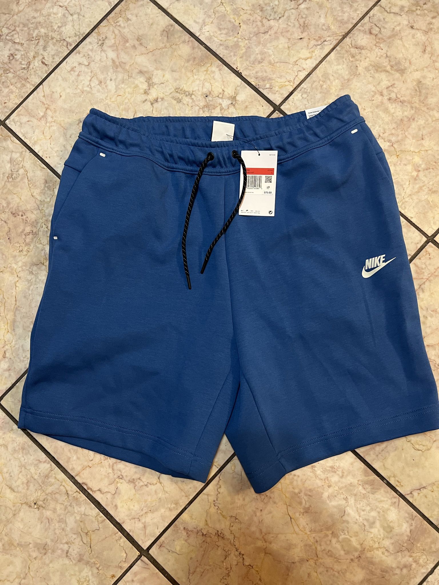 Brand new with tags Men’s Nike tech fleece shorts size large 